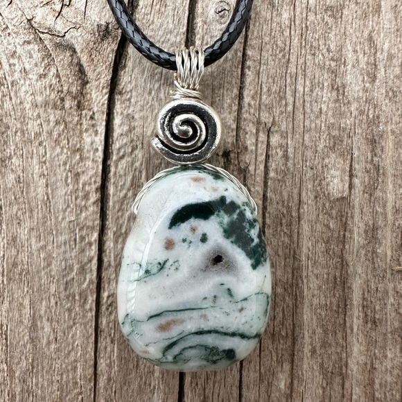 Tree Agate Necklace Symbolizes Strength and Stamina. - Picture 3 of 8